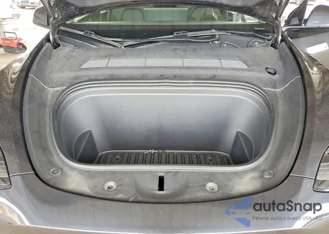 2024 Tesla Model Y z USA, uszkodzony, nr VIN 7SAYGDEE1RF032001